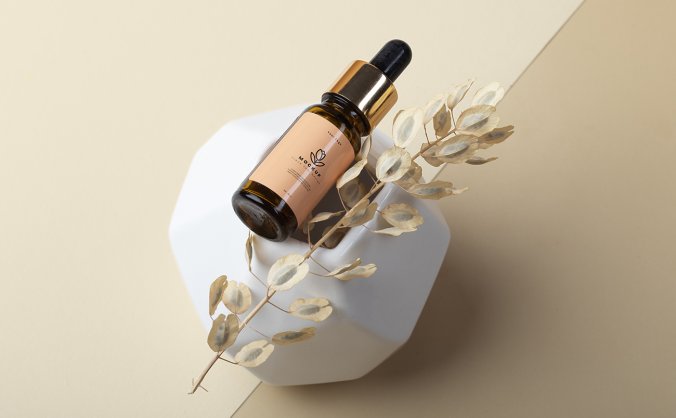 天然化妆品玻璃瓶产品智能样机效果图PSD